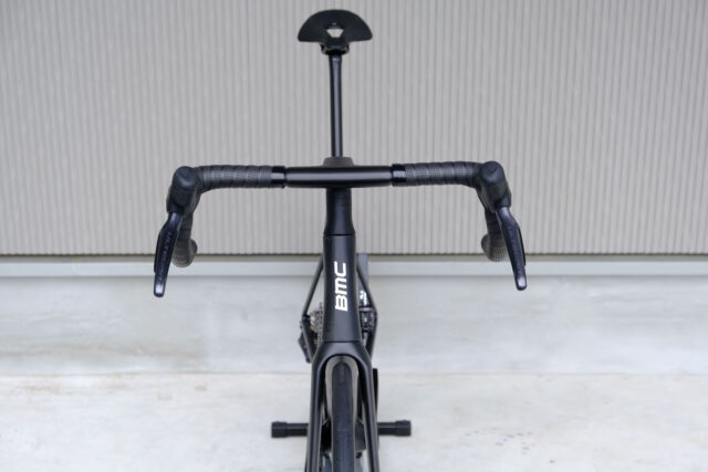 新型 BMC Teammachine SLR 01 (Gen5)予約開始！
新型初年度は少量しか入荷が無いので競争率は高いと思われます